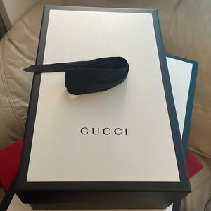 Authentic Gucci Shoe Box with ribbon 🎀🎁🎁🎁